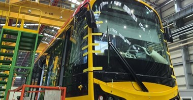 Warszawa: Covid opóźnia dostawy taboru. Co z pociągami Skody i tramwajami Hyundaia?