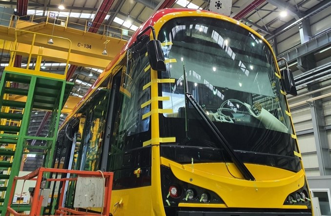 Warszawa: Covid opóźnia dostawy taboru. Co z pociągami Skody i tramwajami Hyundaia?