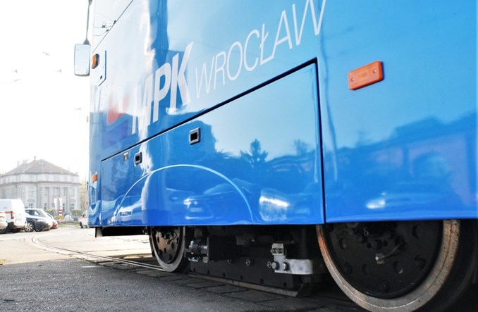 Nowy komunikat we wrocławskich tramwajach: „Uwaga! Wysiadanie na jezdnię”