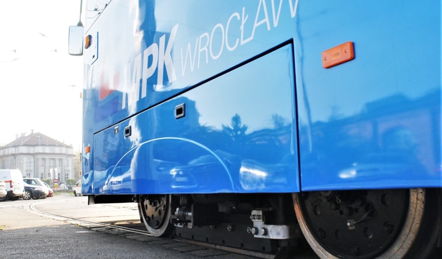 Nowy komunikat we wrocławskich tramwajach: „Uwaga! Wysiadanie na jezdnię” Nowy komunikat we wrocławskich tramwajach: „Uwaga! Wysiadanie na jezdnię”