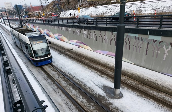 Bydgoszcz: Utrudnienia na Kujawskiej. Wieszanie sieci na Solskiego