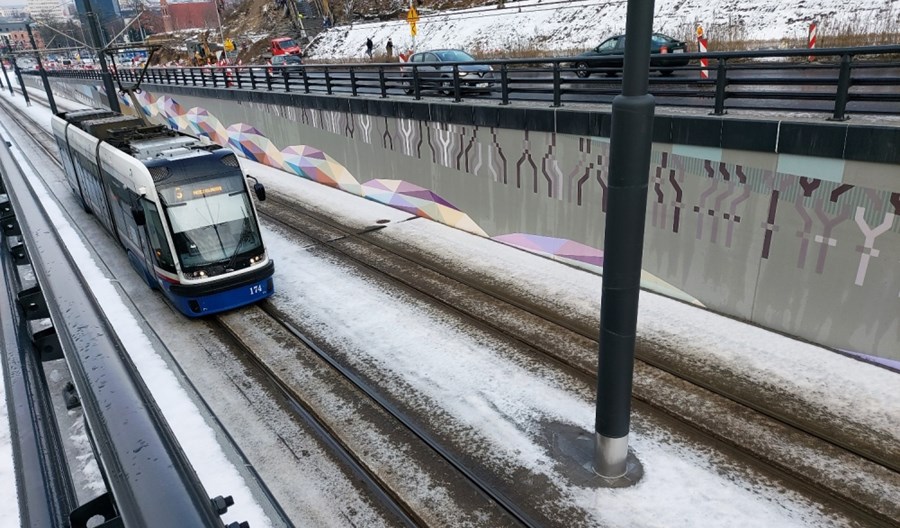 Bydgoszcz: Utrudnienia na Kujawskiej. Wieszanie sieci na Solskiego Bydgoszcz: Utrudnienia na Kujawskiej. Wieszanie sieci na Solskiego