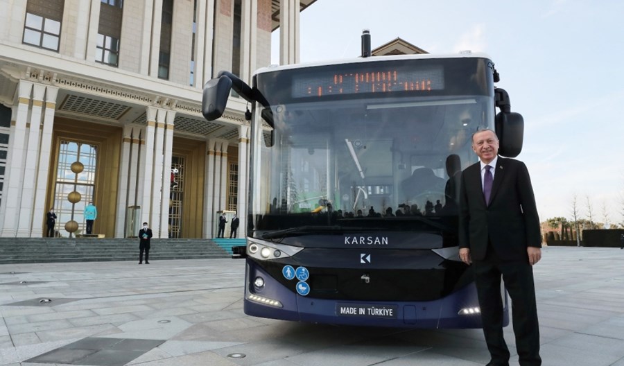 Erdogan pierwszym pasażerem elektrycznego i autonomicznego Karsana Erdogan pierwszym pasażerem elektrycznego i autonomicznego Karsana