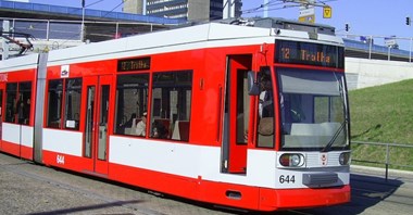 Halle kupi do 56 tramwajów za maks. 168 mln euro