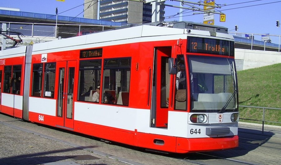Halle kupi do 56 tramwajów za maks. 168 mln euro Halle kupi do 56 tramwajów za maks. 168 mln euro