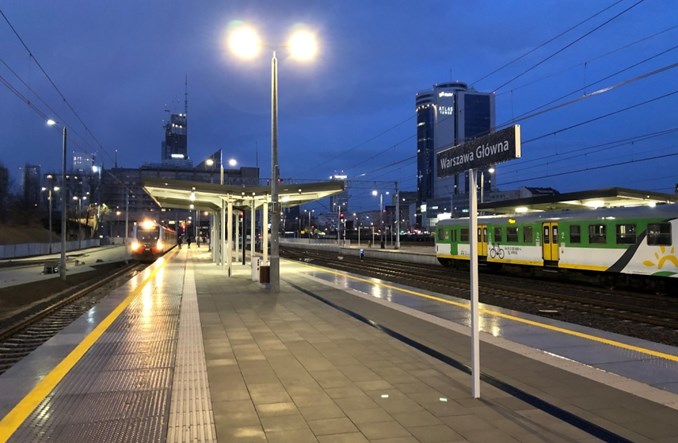 Warszawa Główna bez ławek. Pojawią się „do 12 kwietnia”