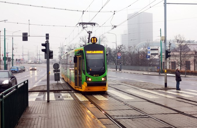 Poznań: W tramwajach i autobusach pozostał co trzeci pasażer. Cięcia związane z sytuacją kadrową 