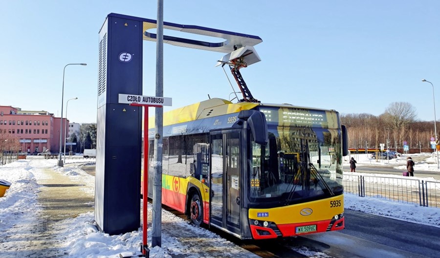 Warszawa: Ruszają nowe ładowarki. Elektrobusy na kolejnych liniach Warszawa: Ruszają nowe ładowarki. Elektrobusy na kolejnych liniach