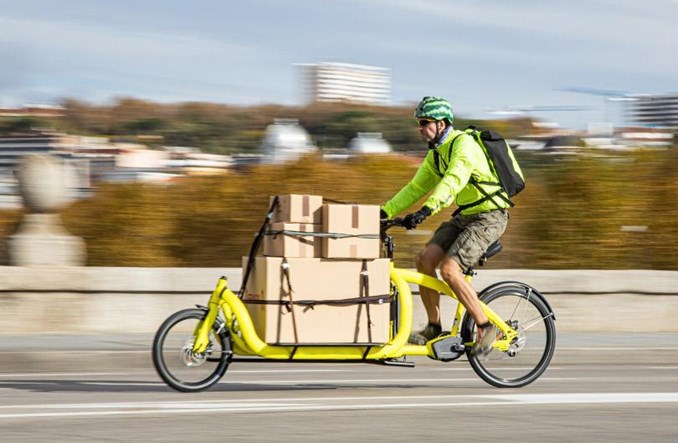 Francja chce inwestować w rowery towarowe zamiast aut dostawczych