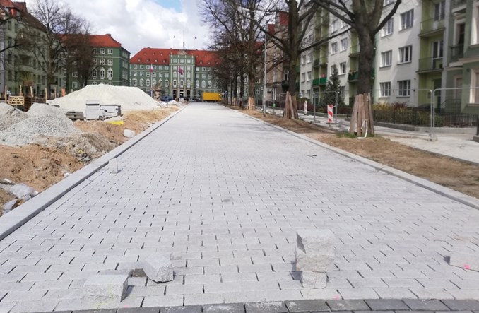 Szczecin: Al. Jana Pawła II już z nową nawierzchnią