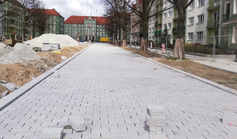 Szczecin: Al. Jana Pawła II już z nową nawierzchnią Szczecin: Al. Jana Pawła II już z nową nawierzchnią