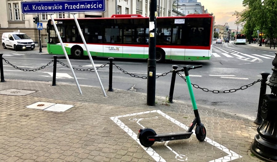 Lublin: Liczba wyznaczonych parkingów dla e-hulajnóg wzrośnie do 100 Lublin: Liczba wyznaczonych parkingów dla e-hulajnóg wzrośnie do 100