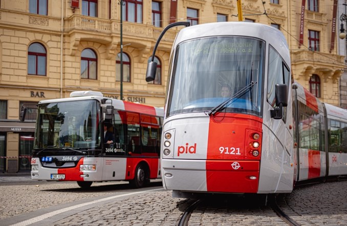 Praga: Tramwaje w nowym malowaniu PID