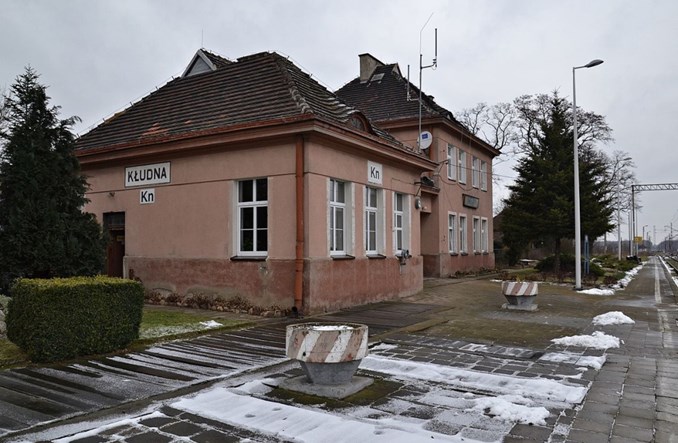 Łódzkie: Stacja Kłudna w miejscowości Kłódno. Czy będzie korekta? 