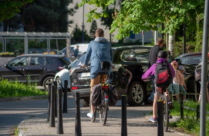 Warszawa szykuje pilotaż „Szkolnej Ulicy”. Ograniczenia ruchu przy szkołach
