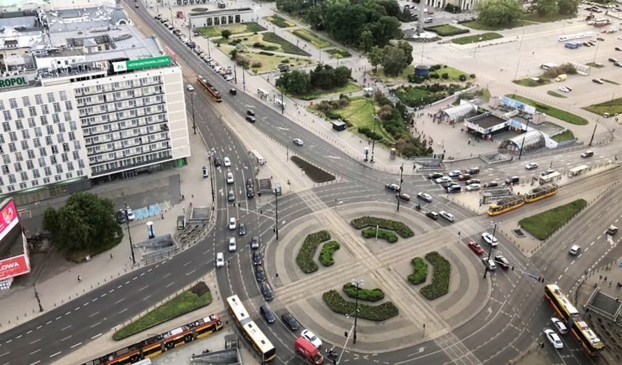 Warszawa: Nie ma miejsca na autobusy na torowisku tramwajowym w Alejach Warszawa: Nie ma miejsca na autobusy na torowisku tramwajowym w Alejach