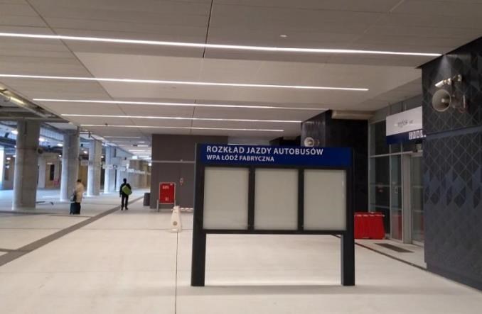 Łódź Fabryczna: Średnio dwa odjazdy dziennie z jednego stanowiska autobusowego 