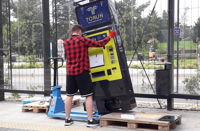 W Toruniu stanęły pierwsze biletomaty stacjonarne