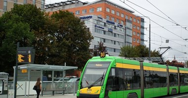 MEiN radzi ograniczać korzystanie z komunikacji