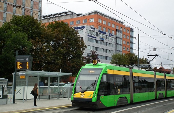 MEiN radzi ograniczać korzystanie z komunikacji