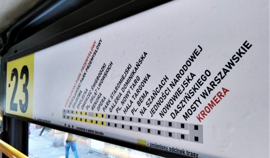 We Wrocławiu nowe tablice w starych tramwajach