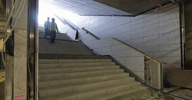 Metro na Bródno: Niemal połowa torowiska już ułożona