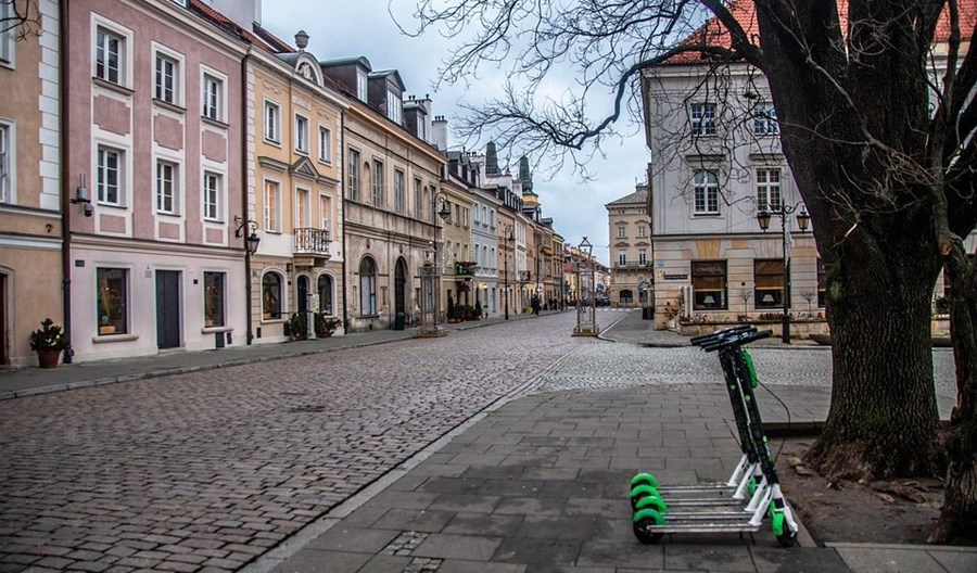 Straż miejska (już) może wlepiać mandaty piratom na e-hulajnogach Straż miejska (już) może wlepiać mandaty piratom na e-hulajnogach