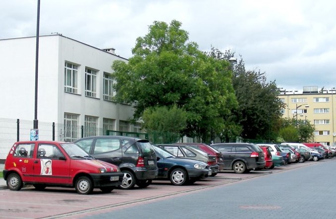 Czym wozić dziecko? Warszawa blokuje samochodową woltę dzielnicy