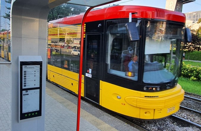 Warszawa z e-rozkładami na przystankach tramwajowych