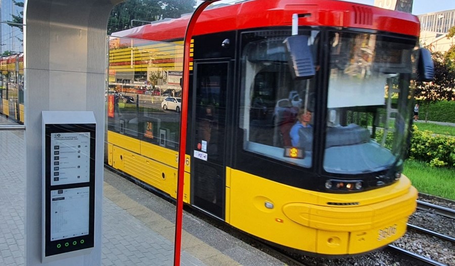 Warszawa z e-rozkładami na przystankach tramwajowych Warszawa z e-rozkładami na przystankach tramwajowych