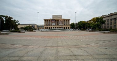 Łódź walczy z betonozą na pl. Dąbrowskiego