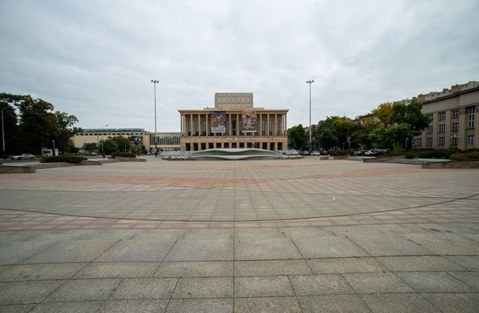 Łódź walczy z betonozą na pl. Dąbrowskiego