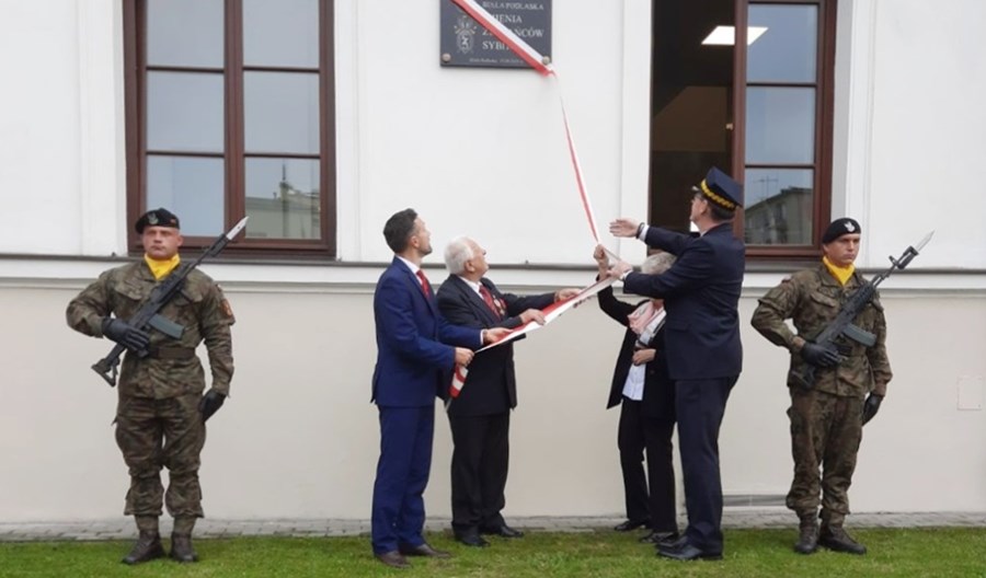 Dworzec Biała Podlaska – pierwszy z woj. lubelskiego – z patronem Dworzec Biała Podlaska – pierwszy z woj. lubelskiego – z patronem