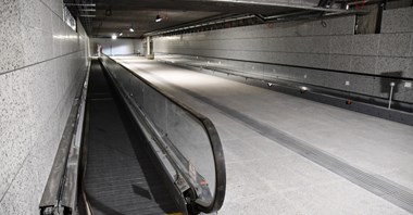 Metro na Bródno: Pierwsze ruchome chodniki i lastryko na ścianach (zdjęcia)