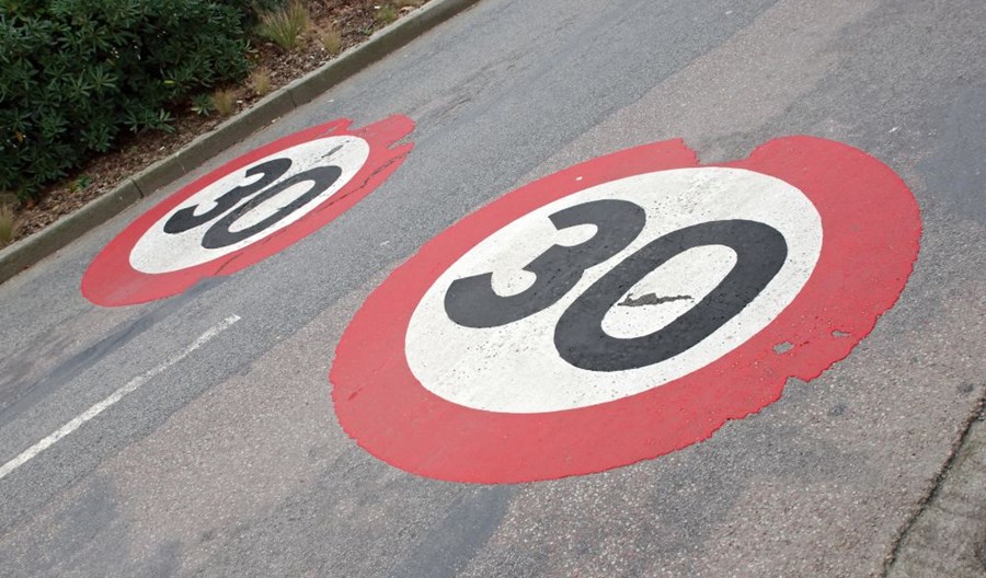 Więcej stref tempo 30km/h w Unii? Parlament Europejski przyjął rezolucję Więcej stref tempo 30km/h w Unii? Parlament Europejski przyjął rezolucję