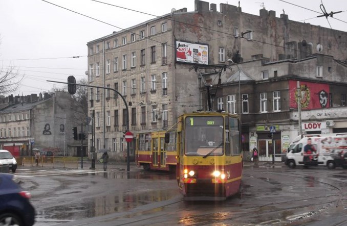 Łódź: Kolejne ubytki torowe na zawieszonych liniach