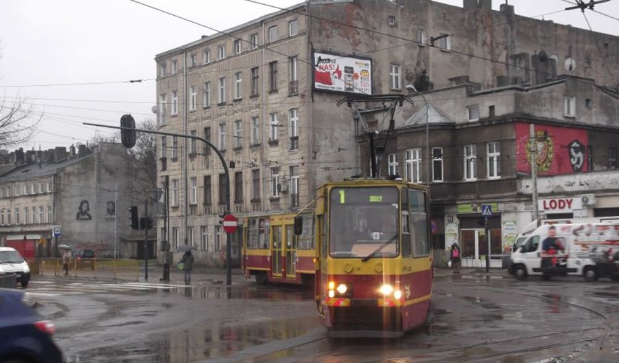 Łódź: Kolejne ubytki torowe na zawieszonych liniach Łódź: Kolejne ubytki torowe na zawieszonych liniach