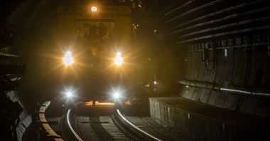 Trwa coroczne szlifowanie szyn w metrze (zdjęcia)