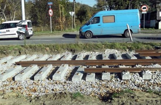 Łódź: Dobiegają końca prace na Helenówku. Powstaje ciąg pieszo-rowerowy 