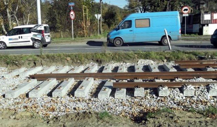 Łódź: Dobiegają końca prace na Helenówku. Powstaje ciąg pieszo-rowerowy Łódź: Dobiegają końca prace na Helenówku. Powstaje ciąg pieszo-rowerowy