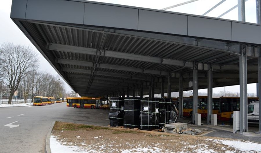 Łódź: Powstaje baza dla elektrobusów w zajezdni Limanowskiego Łódź: Powstaje baza dla elektrobusów w zajezdni Limanowskiego