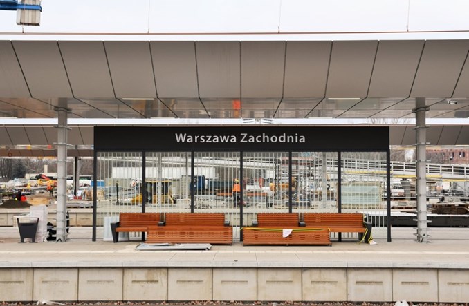 Otwierają pierwszy nowy peron i fragment kładki na Warszawie Zachodniej
