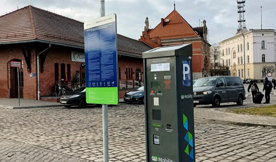 Aplikacja mPay umożliwia opłacanie parkowania przy dworcach PKP 