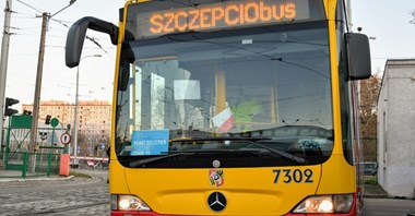 Wrocławski SZCZEPCIObus jeździ już pół roku. Efekt przerósł najśmielsze oczekiwania 
