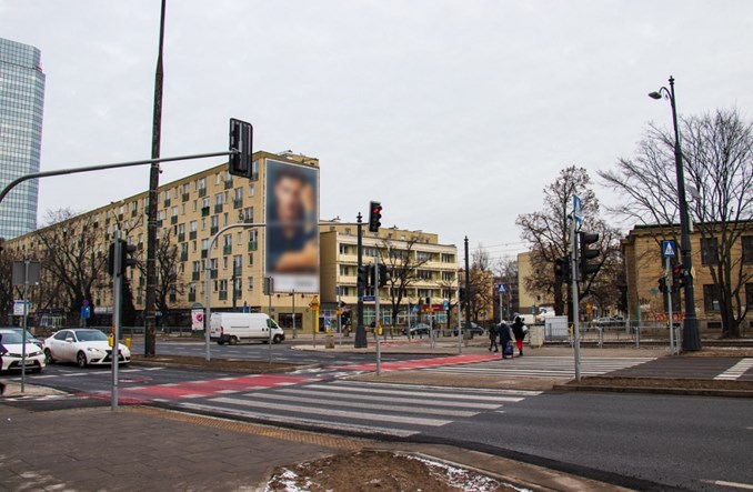 Warszawa: W 2021 r. drogowcy przebudowali 63 przejść dla pieszych 