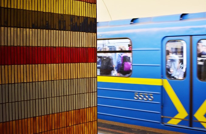 Kijów budzi się do życia. Wraca komunikacja