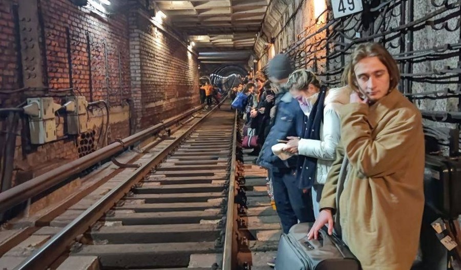Charków ewakuował studentów tunelami metra Charków ewakuował studentów tunelami metra