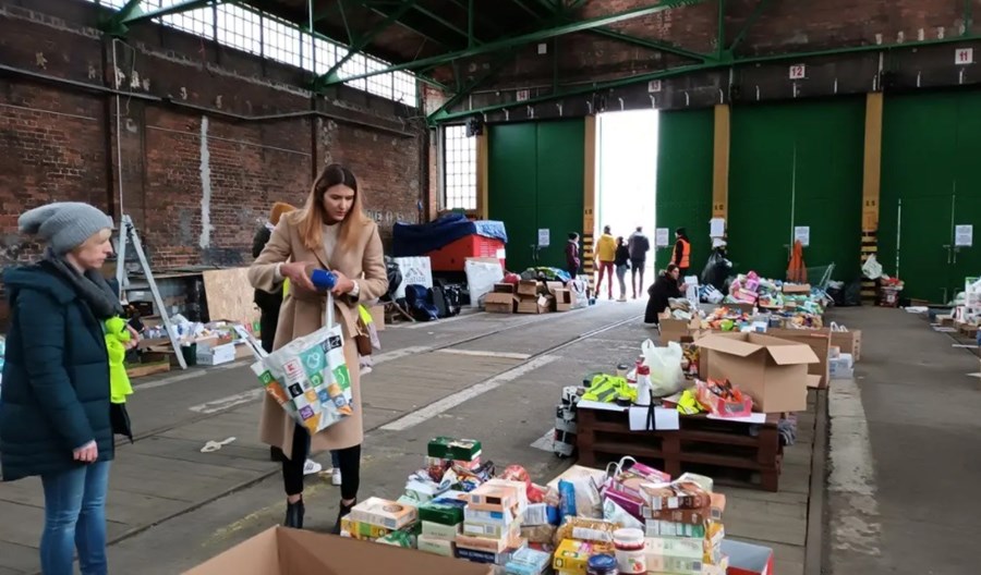 Wrocław: dawna zajezdnia tramwajowa Dąbie największym magazynem pomocy dla osób uciekających z Ukrainy