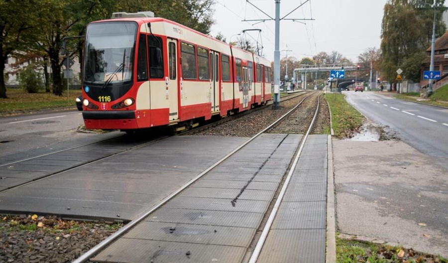 Nowe nawierzchnie przejazdów i przejść przez tory tramwajowe w Gdańsku Nowe nawierzchnie przejazdów i przejść przez tory tramwajowe w Gdańsku