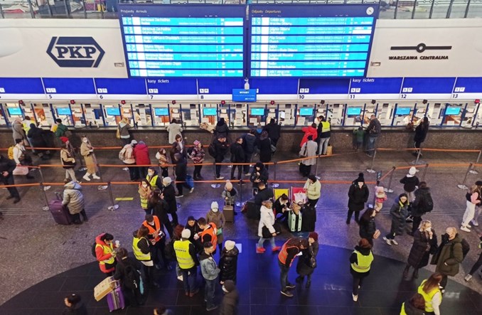 Telekomy skarżą się ws. dworców i kart SIM dla uchodźców. Kolej odpowiada 